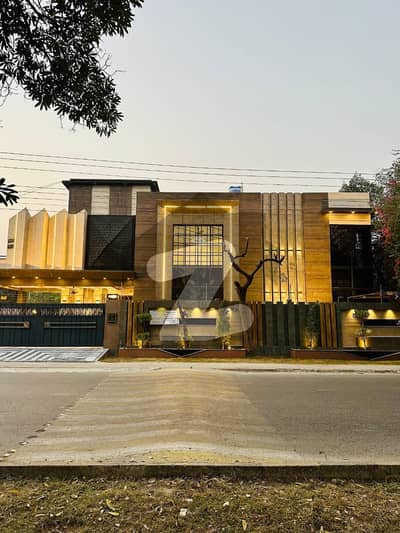 1 Kanal Brand New Luxury Modern Style 150 Feet Rd Super Hot Location All Original Picture Attached Direct Owner Meeting For Sale In NFC Phase 1