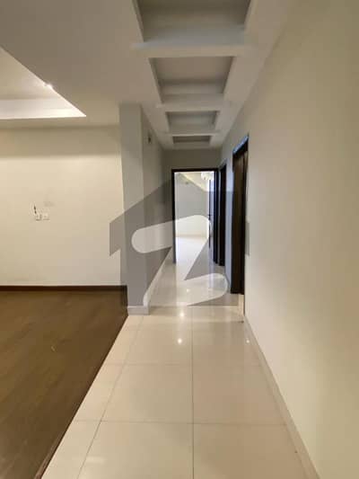 ایف ۔ 11 مرکز ایف ۔ 11,اسلام آباد میں 3 کمروں کا 8 مرلہ فلیٹ 1.75 لاکھ میں کرایہ پر دستیاب ہے۔