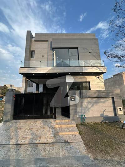 5 MARLA BRAND NEW MODERN HOUSE FOR SALE AT HOT LOCATION