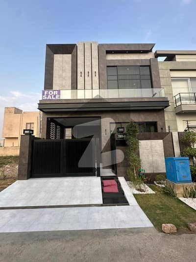 5 MARLA BRAND NEW MODERN HOUSE FOR SALE AT HOT LOCATION