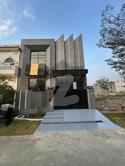 5 MARLA BRAND NEW MODERN HOUSE FOR SALE AT HOT LOCATION