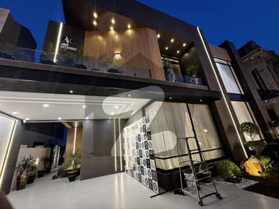 رائل آرچرڈ - ایگزیکٹو بلاک رائل آرچرڈ,ملتان پبلک سکول روڈ,ملتان میں 6 کمروں کا 1 کنال مکان 7.2 کروڑ میں برائے فروخت۔