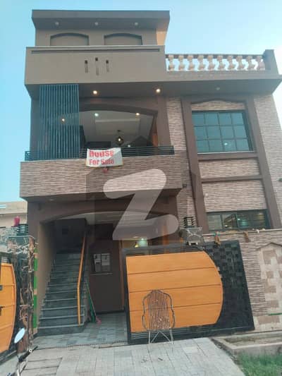 سی بی آر ٹاؤن فیز 1 ۔ ایگزیکٹو بلاک سی بی آر ٹاؤن فیز 1,سی بی آر ٹاؤن,اسلام آباد میں 4 کمروں کا 5 مرلہ مکان 1.5 کروڑ میں برائے فروخت۔