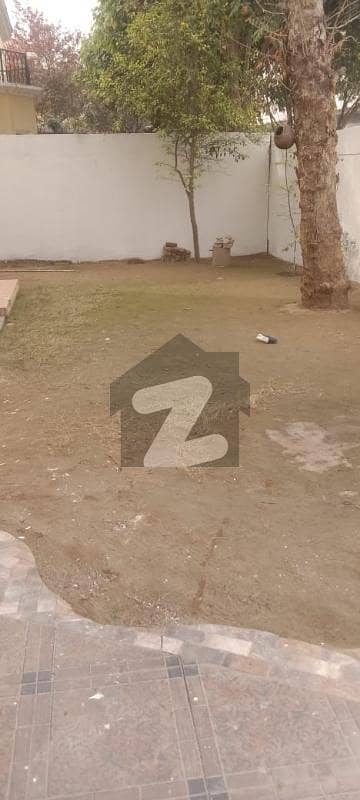 عمارکینیان ویوز اسلام آباد میں 5 کمروں کا 1 کنال مکان 2.2 لاکھ میں کرایہ پر دستیاب ہے۔