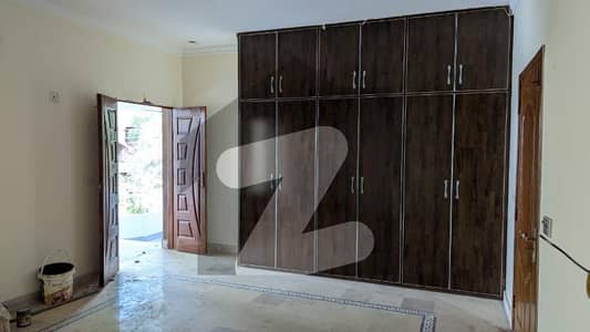 وینس ہاؤسنگ سکیم - بلاک اے وینس ہاؤسنگ سکیم,لاہور میں 4 کمروں کا 8 مرلہ مکان 2.5 کروڑ میں برائے فروخت۔