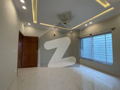 جی ۔ 13 مرکز جی ۔ 13,اسلام آباد میں 7 کمروں کا 1 کنال مکان 4.8 لاکھ میں کرایہ پر دستیاب ہے۔