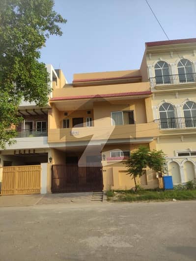DAWOOD RESIDENCY HOT LOCATED 5 MARLA HOUSE FOR SALE