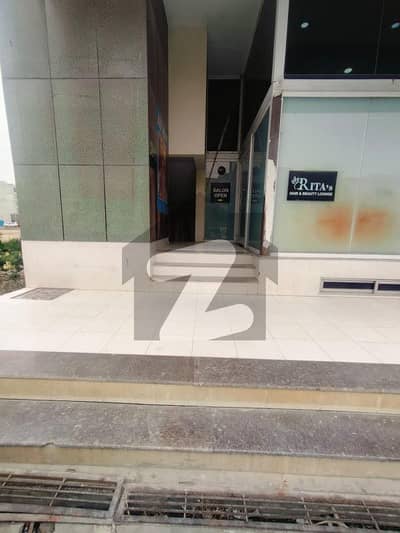 گلبرگ لاہور میں 4 کمروں کا 8 کنال عمارت 45.0 ارب میں برائے فروخت۔