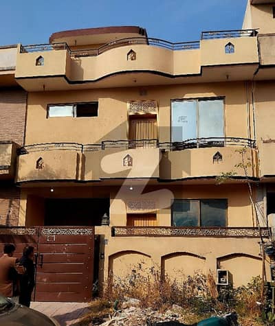 جی ۔ 13 اسلام آباد میں 4 کمروں کا 4 مرلہ مکان 3.2 کروڑ میں برائے فروخت۔