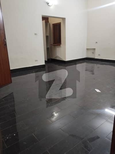 جی ۔ 11 اسلام آباد میں 3 کمروں کا 1 کنال زیریں پورشن 1.6 لاکھ میں کرایہ پر دستیاب ہے۔