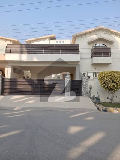 عسکری 6 پشاور میں 5 کمروں کا 1 کنال مکان 8.5 کروڑ میں برائے فروخت۔