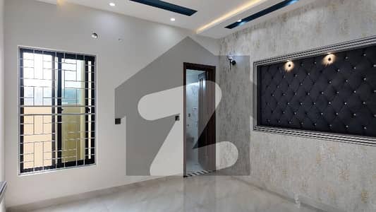 10 MARLA TOP LOCATION HOUSE AVAILABLE FOR SALE IN LDA AVENUE - BLOCK M