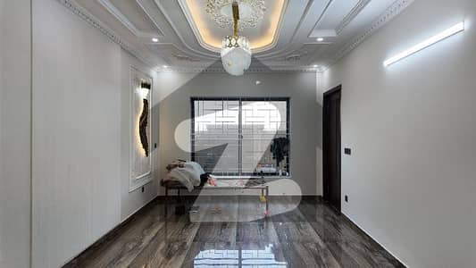 10 MARLA TOP LOCATION HOUSE AVAILABLE FOR SALE IN LDA AVENUE - BLOCK M