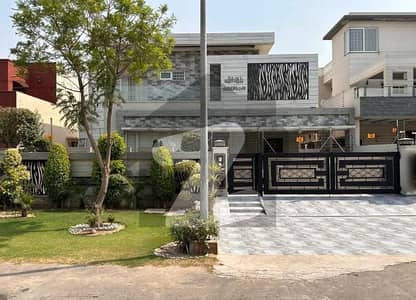 ڈی ایچ اے فیز 6 - بلاک ڈی فیز 6,ڈیفنس (ڈی ایچ اے),لاہور میں 5 کمروں کا 1 کنال مکان 12.0 کروڑ میں برائے فروخت۔