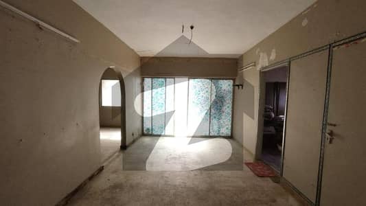 Flat Spread Over 1400 Square Feet In Gulshan-e-Iqbal - Block 14 Available