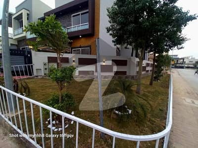 Spacious 15 Marla Corner Park Face House Front Open Available For Sale