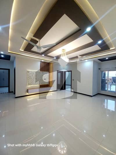 بحریہ ٹاؤن فیز 8 بحریہ ٹاؤن راولپنڈی,راولپنڈی میں 6 کمروں کا 15 مرلہ مکان 4.75 کروڑ میں برائے فروخت۔