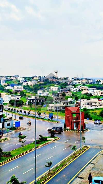 Prime 1 Kanal Heighted back Open Plot For Sale in Sector C Phase 5