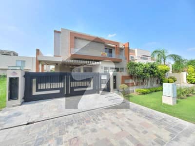 ڈی ایچ اے فیز 5 ڈیفنس (ڈی ایچ اے),لاہور میں 5 کمروں کا 1 کنال مکان 10.25 کروڑ میں برائے فروخت۔