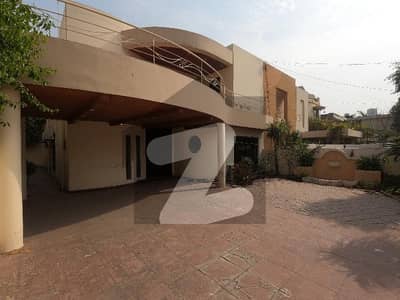 15 Marla Approx. Maintained House For Sale In Cavalry Extension