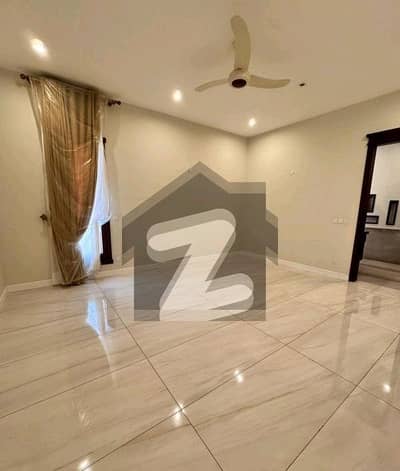 ڈی ایچ اے فیز 8 ڈی ایچ اے ڈیفینس,کراچی میں 4 مرلہ مکان 5.5 کروڑ میں برائے فروخت۔