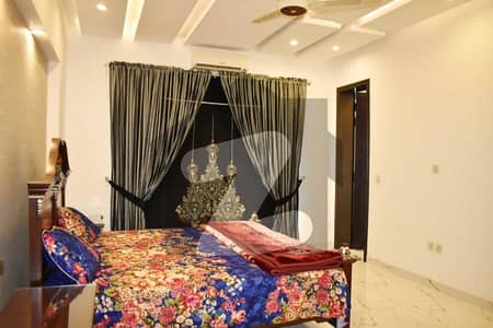 ڈی ایچ اے فیز 4 ڈیفنس (ڈی ایچ اے),لاہور میں 5 کمروں کا 1 کنال مکان 7.4 کروڑ میں برائے فروخت۔