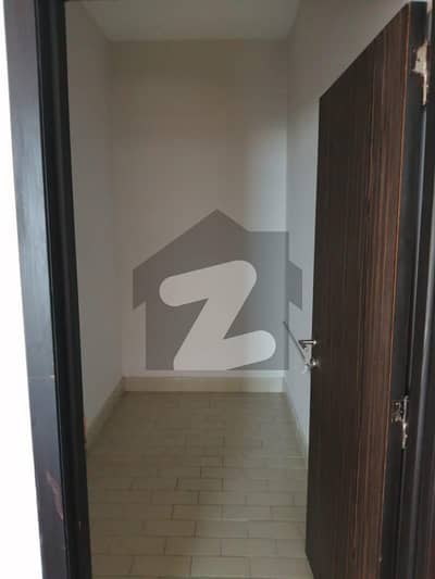 Prime Location In Creek Vista 5600 Square Feet Flat For Rent