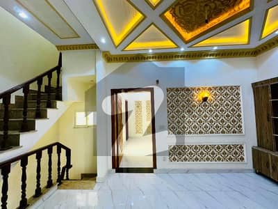 الرحمان گارڈن فیز 2 الرحمان گارڈن,لاہور میں 3 کمروں کا 3 مرلہ مکان 1.35 کروڑ میں برائے فروخت۔