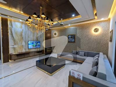 ڈی ایچ اے فیز 3 - بلاک زیڈ فیز 3,ڈیفنس (ڈی ایچ اے),لاہور میں 5 کمروں کا 1 کنال مکان 8.9 کروڑ میں برائے فروخت۔ ڈی ایچ اے فیز 3 - بلاک زیڈ فیز 3,ڈیفنس (ڈی ایچ اے),لاہور میں 5 کمروں کا 1 کنال مکان 8.9 کروڑ میں برائے فروخت۔