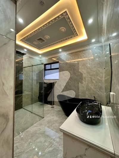 For Rent : One kanal , 5 Bedroom , 5 Bathrooms  READY FOR RENT , MESSAGE/ CALL ME FOR VIEWING!