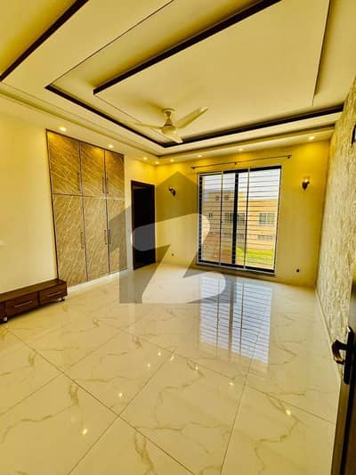 بحریہ ٹاؤن سیکٹر ای بحریہ ٹاؤن,لاہور میں 3 کمروں کا 1 کنال بالائی پورشن 1.4 لاکھ میں کرایہ پر دستیاب ہے۔