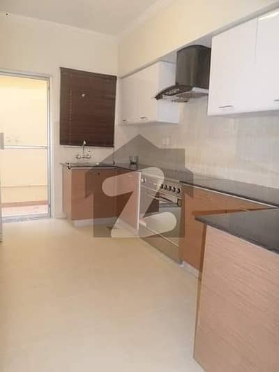 152sq yd 3 Bedrooms Luxury Villa is Available FOR RENT. 8km from Entrance of BTK. 3 Bed DDL 1 Kitchen