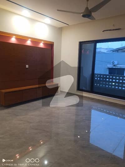 عمارکینیان ویوز اسلام آباد میں 5 کمروں کا 10 مرلہ مکان 1.55 لاکھ میں کرایہ پر دستیاب ہے۔