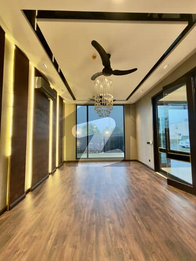 1 KANAL UPPER PORTION NEAR JALAL SONS FOR RENT