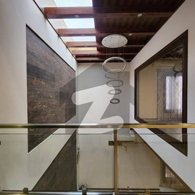 ڈی ایچ اے فیز 8 - زون بی ڈی ایچ اے فیز 8,ڈی ایچ اے ڈیفینس,کراچی میں 6 کمروں کا 1 کنال مکان 14.9 کروڑ میں برائے فروخت۔