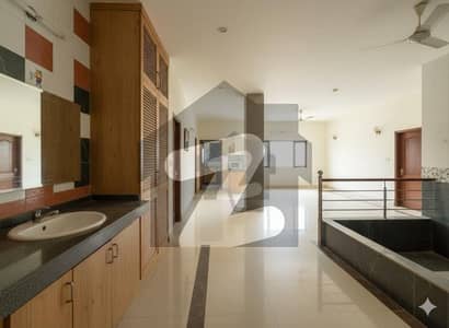 Ultra-Prime 1000 Sq. Yards Old House for Sale 14th Street, DHA Phase VI