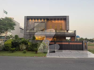 ڈی ایچ اے فیز 6 ڈیفنس (ڈی ایچ اے),لاہور میں 5 کمروں کا 1 کنال مکان 14.0 کروڑ میں برائے فروخت۔