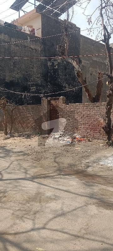 10 Marla possiosn plat facing park for sale .