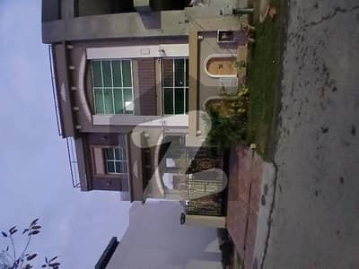 ڈی ایچ اے 9 ٹاؤن ۔ بلاک ڈی ڈی ایچ اے 9 ٹاؤن,ڈیفنس (ڈی ایچ اے),لاہور میں 4 کمروں کا 5 مرلہ مکان 1.2 لاکھ میں کرایہ پر دستیاب ہے۔