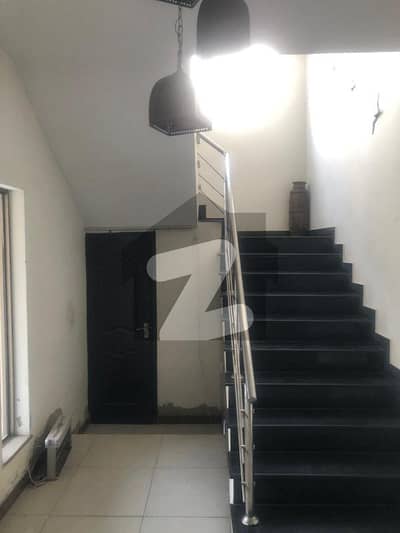 عسکری 10 - سیکٹر ایف عسکری 10,عسکری,لاہور میں 4 کمروں کا 12 مرلہ مکان 9.5 کروڑ میں برائے فروخت۔