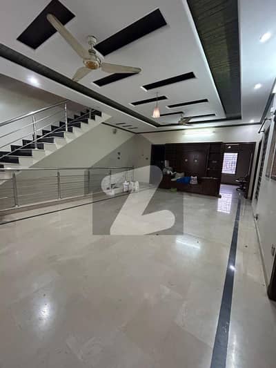 ڈی ۔ 12 اسلام آباد میں 3 کمروں کا 10 مرلہ بالائی پورشن 1.3 لاکھ میں کرایہ پر دستیاب ہے۔