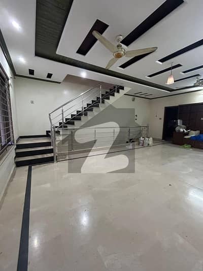 10 Marla Upper Portion For Rent 3 Bedrooms Near Markaz Separate Meters