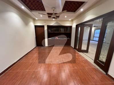 ڈی ایچ اے فیز 3 ڈیفنس (ڈی ایچ اے),لاہور میں 4 کمروں کا 1 کنال مکان 2.5 لاکھ میں کرایہ پر دستیاب ہے۔