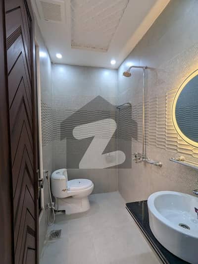 5 MARLA UPPER PORTION AVAILABLE FOR RENT IN NASHEMAN IQBAL PHASE 2 COLLEGE ROAD LAHORE