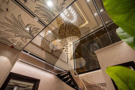 رائل آرچرڈ ملتان پبلک سکول روڈ,ملتان میں 6 کمروں کا 1 کنال مکان 5.72 کروڑ میں برائے فروخت۔