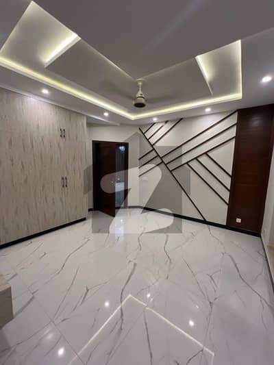 ایف ۔ 10 اسلام آباد میں 10 کمروں کا 1 کنال مکان 10.0 لاکھ میں کرایہ پر دستیاب ہے۔