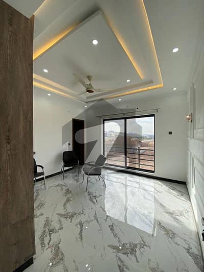 L BLOCK 10 MARLA BRAND NEW UPPER PORTION AVAILABLE FOR RENT