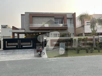 1 Kanal Modern Design House at Very Attractive Price Prime Location