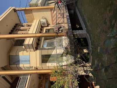 حیات آباد فیز 2 - جے2 حیات آباد فیز 2,حیات آباد,پشاور میں 1 کنال مکان 9.5 کروڑ میں برائے فروخت۔