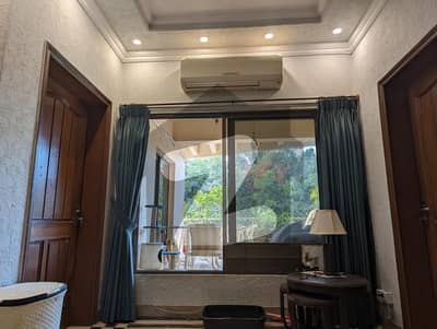 ایف ۔ 11 اسلام آباد میں 4 کمروں کا 18 مرلہ فلیٹ 8.5 کروڑ میں برائے فروخت۔